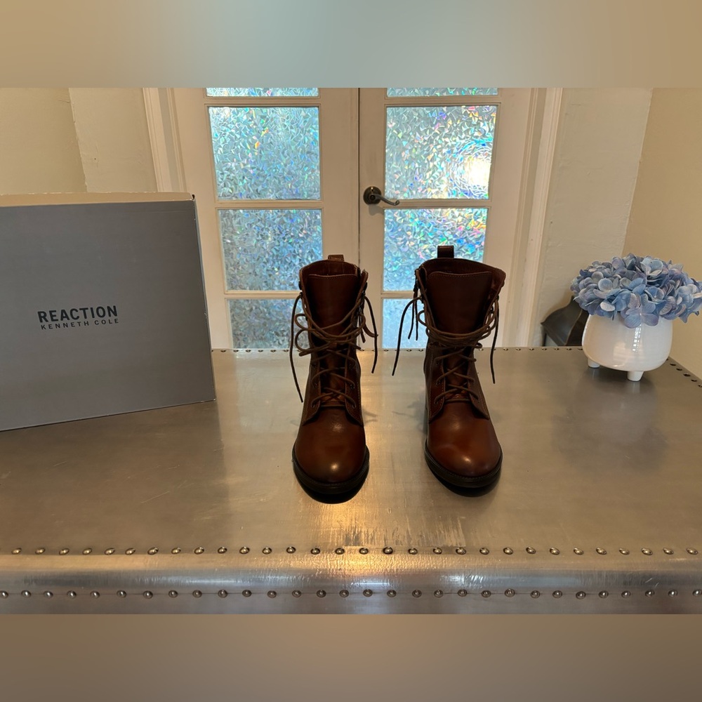 Kenneth Cole REACTION brown leather lace-up boots.